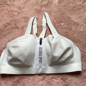 Victoria knockout sports bra